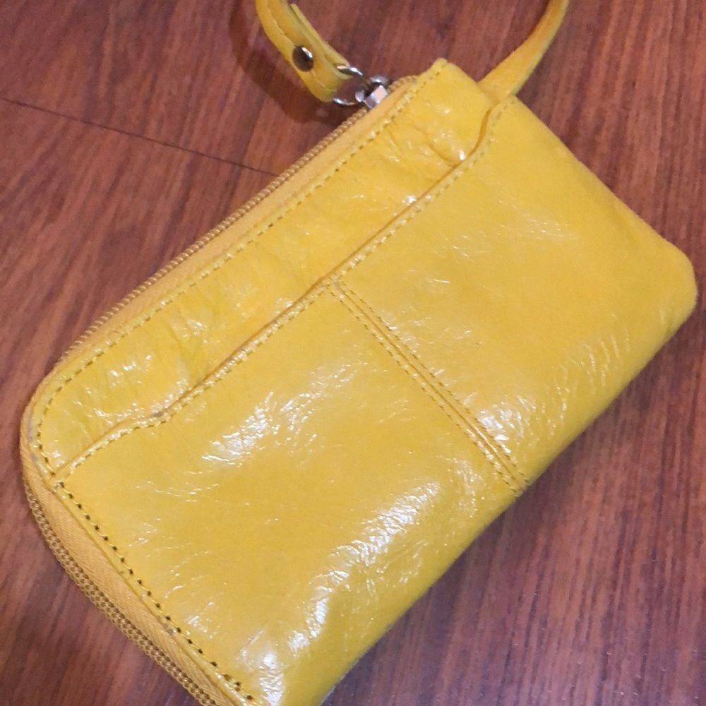 HOBO Genuine leather yellow wristlet wallet - Picture 4 of 11
